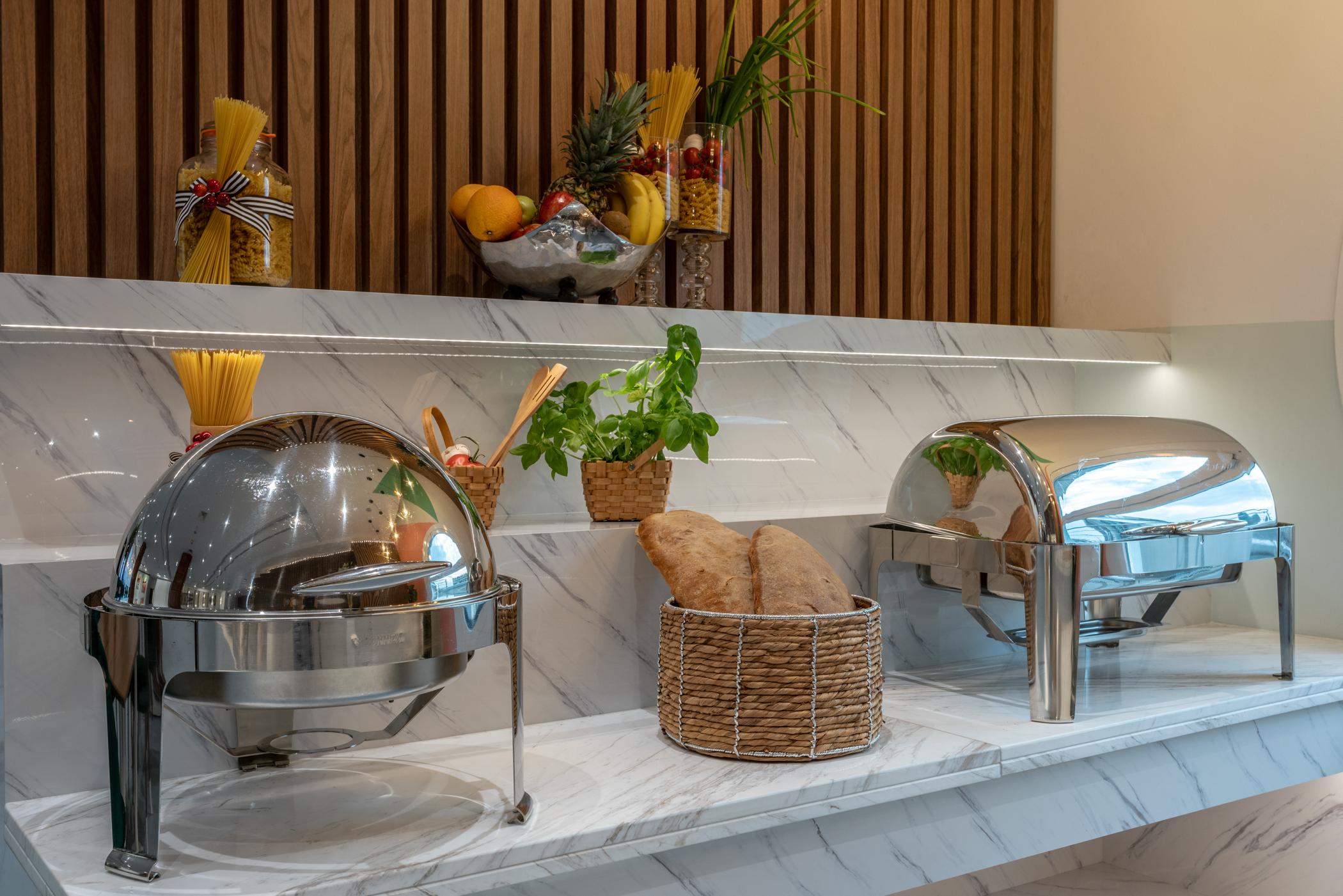 Leva Hotel Mazaya Centre Дубай Экстерьер фото